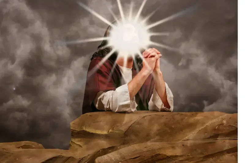The glory of the Lord in the face of Jesus Christ showing Jesus praying