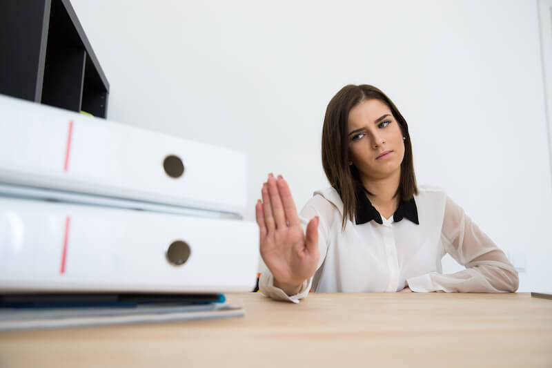 i die daily showing a woman saying no