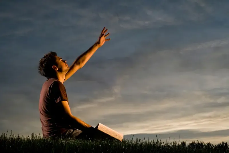 In my distress I called upon the Lord showing a man praying