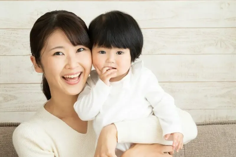 can a woman forget her nursing child showing an asian mom with her baby