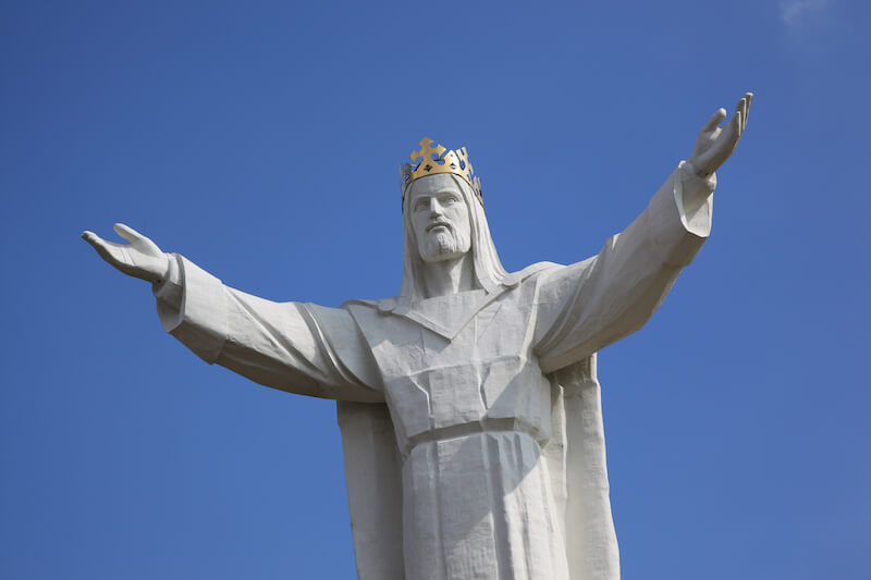 idolatry in Church showing a statue of Jesus