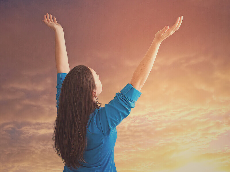 let everything that hath breath praise the LORD showing a woman in praise