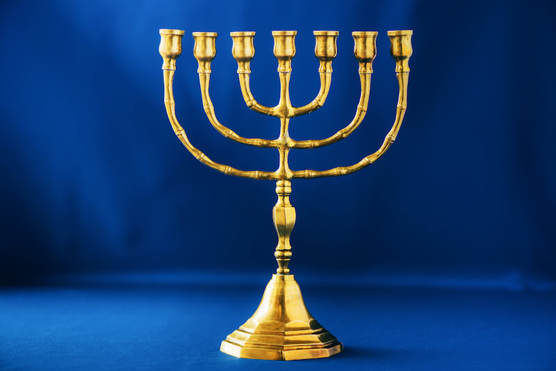 The sevenfold Spirit of God: the Lampstand and the Lamb showing the menorah