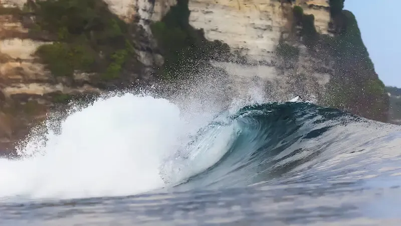 grace wave showing a wave on the sea