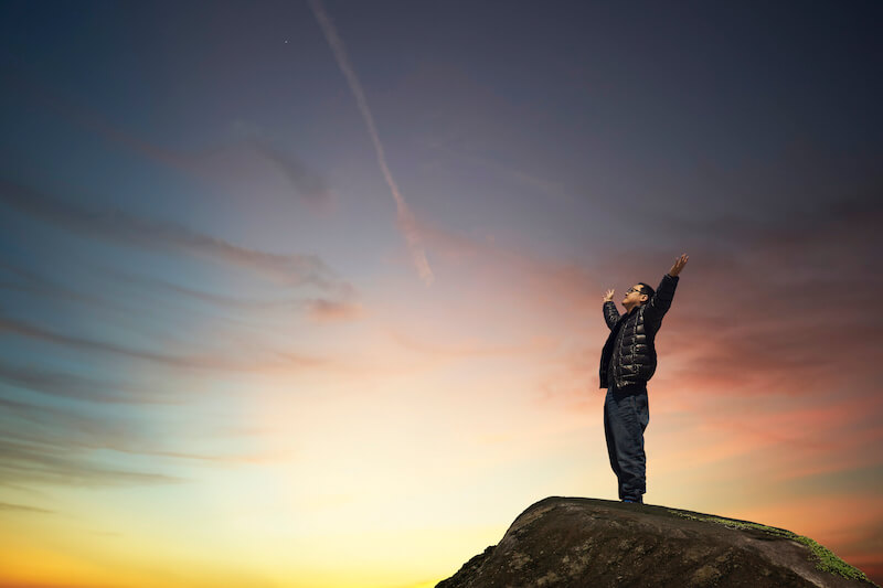 responding in crisis showing a man in prayer