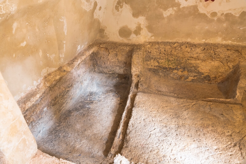the resurrection of Christ showing the empty tomb
