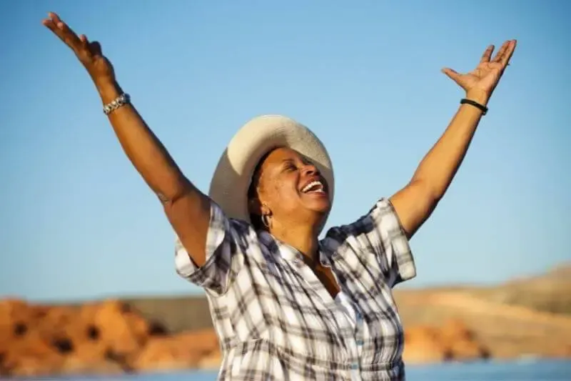 warfare praise and worship showing a woman praising